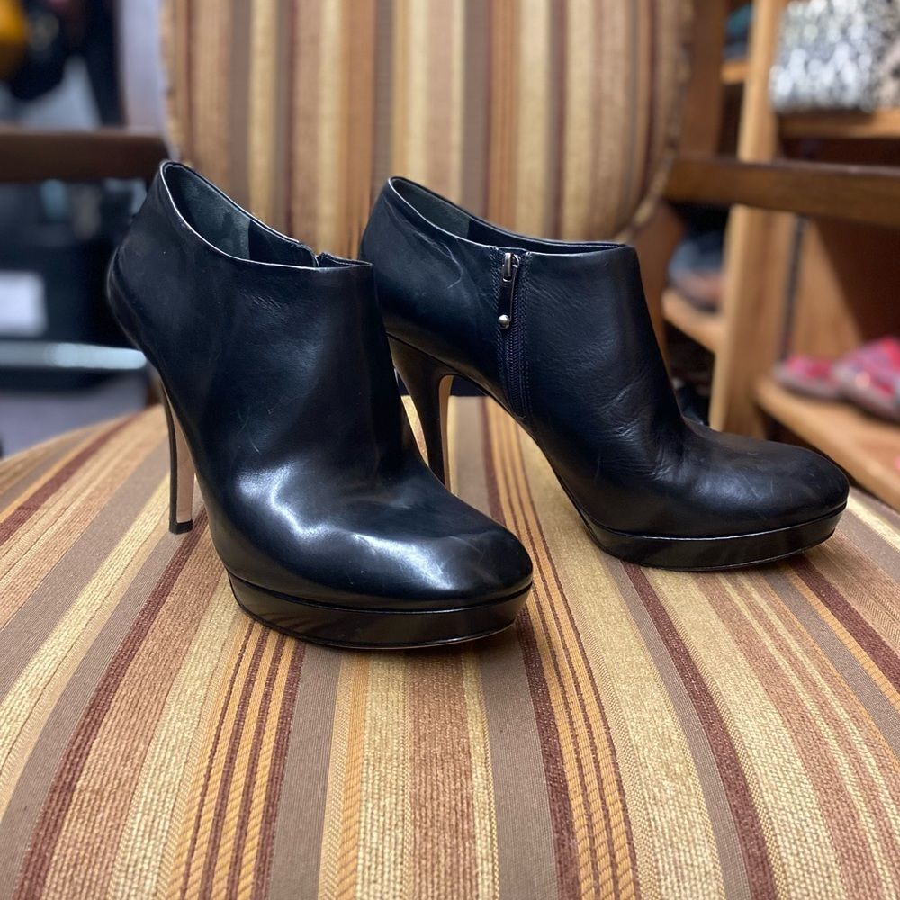 🛍️ Via Spiga Ladies 8.5 Black 4" Booties Leather from Italy